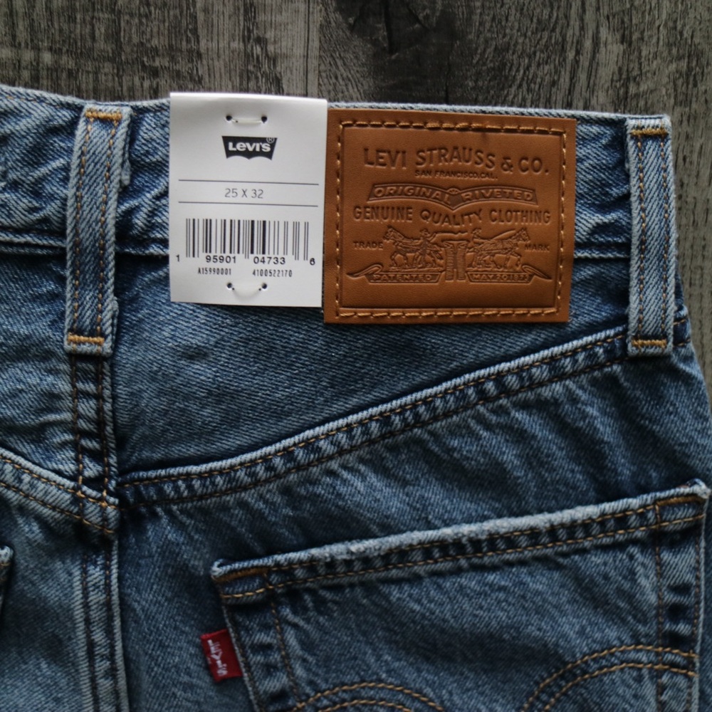 NWT Levi's High Rise Loose Flare Leg Blue Denim Jeans Distressed Size 25 - Picture 7 of 10